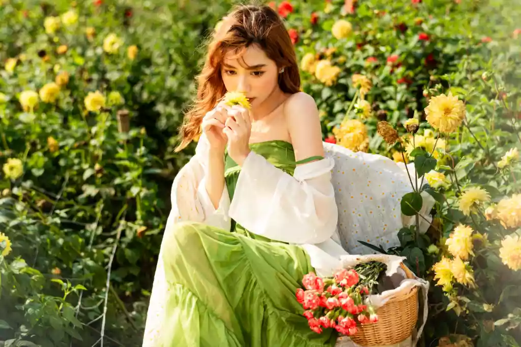 世间情动 是盛夏白瓷梅子汤 碎冰碰壁当啷响