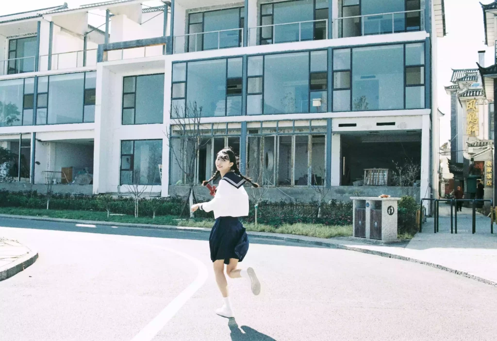 不用看日月，你就是星辰。