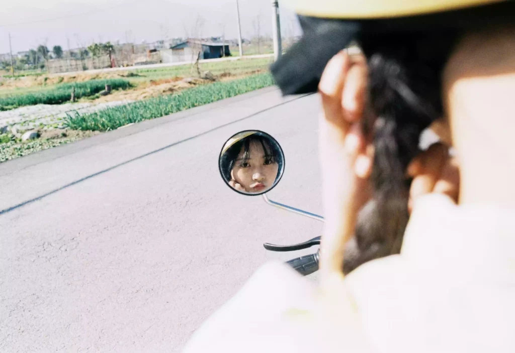 不用看日月，你就是星辰。