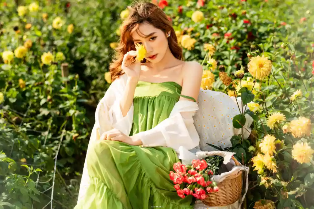 世间情动 是盛夏白瓷梅子汤 碎冰碰壁当啷响