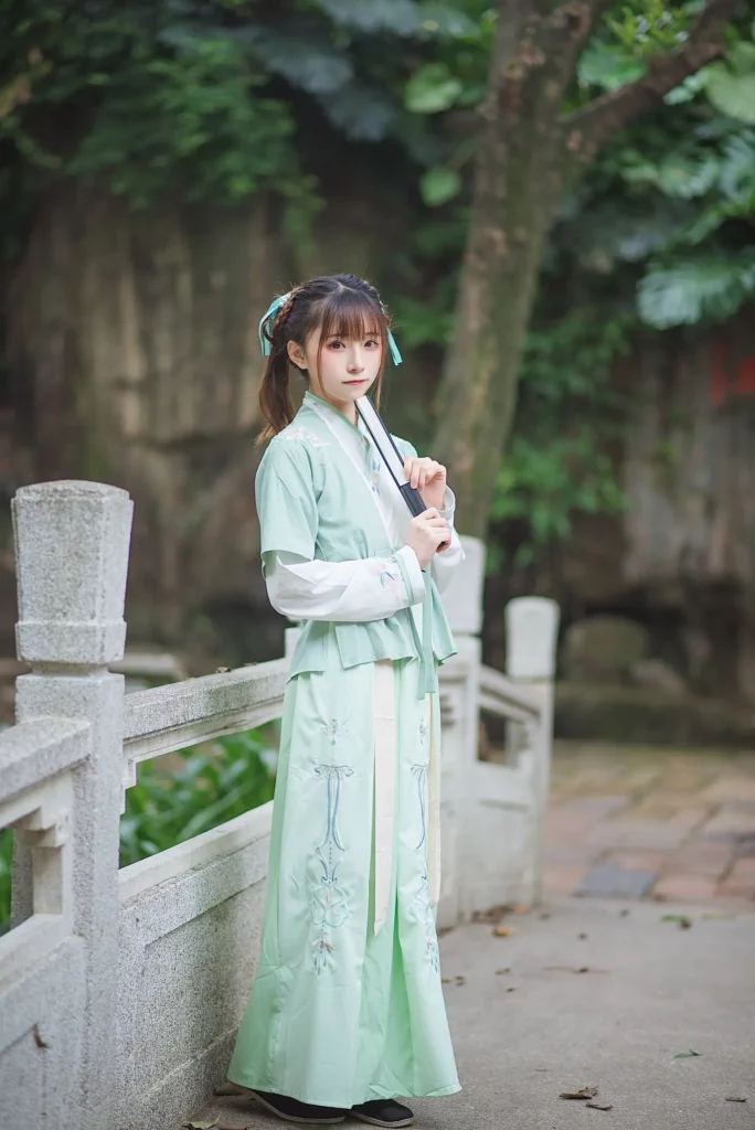 娉娉袅袅十三余，豆蔻年华二月初