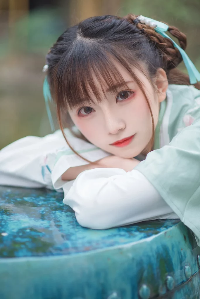 娉娉袅袅十三余，豆蔻年华二月初