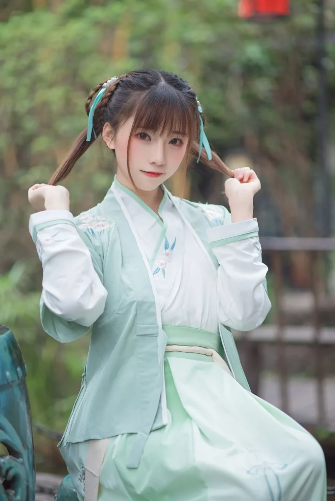 娉娉袅袅十三余，豆蔻年华二月初