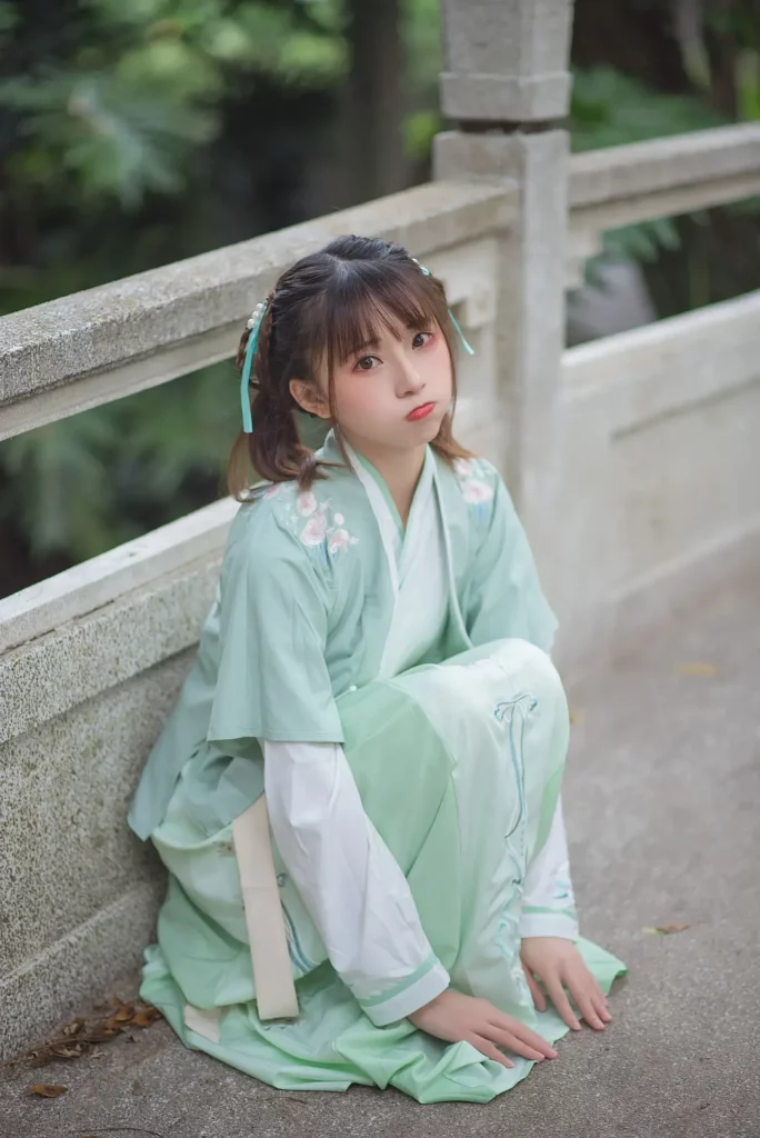 娉娉袅袅十三余，豆蔻年华二月初