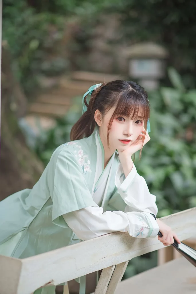 娉娉袅袅十三余，豆蔻年华二月初