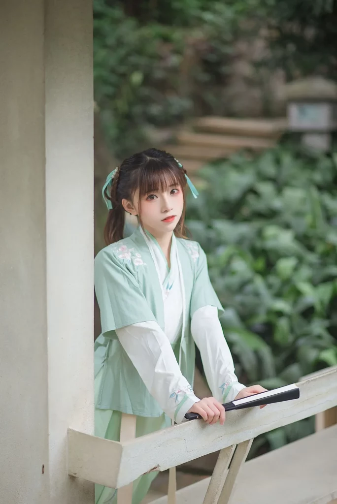 娉娉袅袅十三余，豆蔻年华二月初