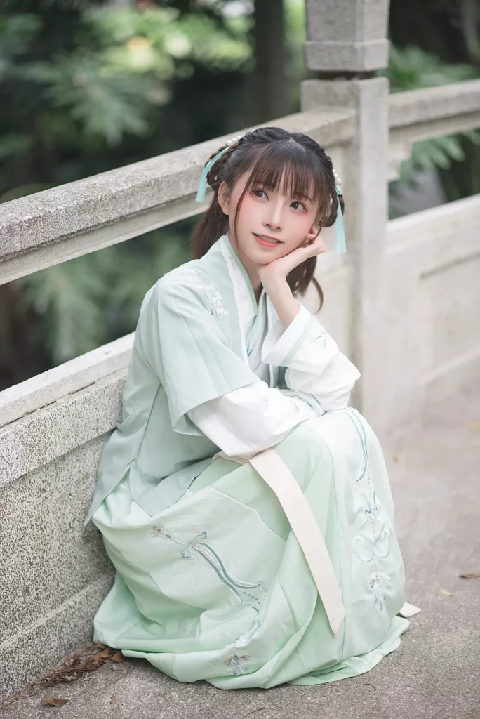 娉娉袅袅十三余，豆蔻年华二月初