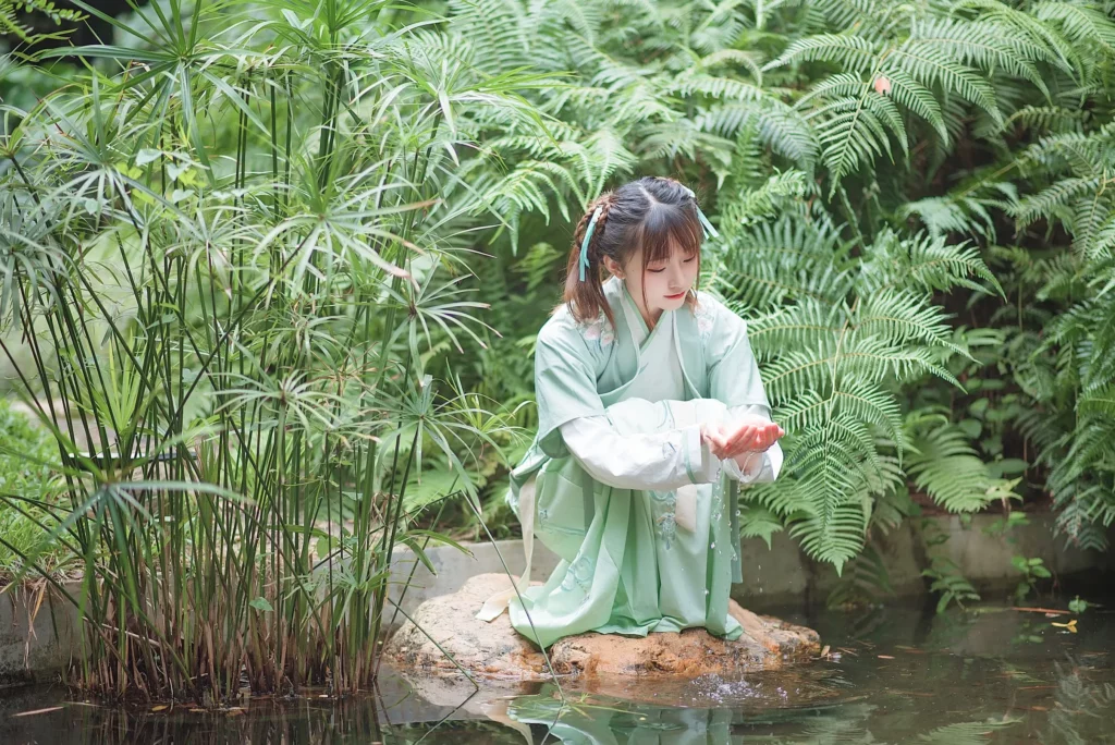 娉娉袅袅十三余，豆蔻年华二月初