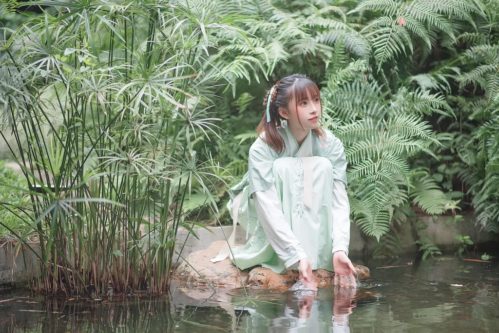 娉娉袅袅十三余，豆蔻年华二月初