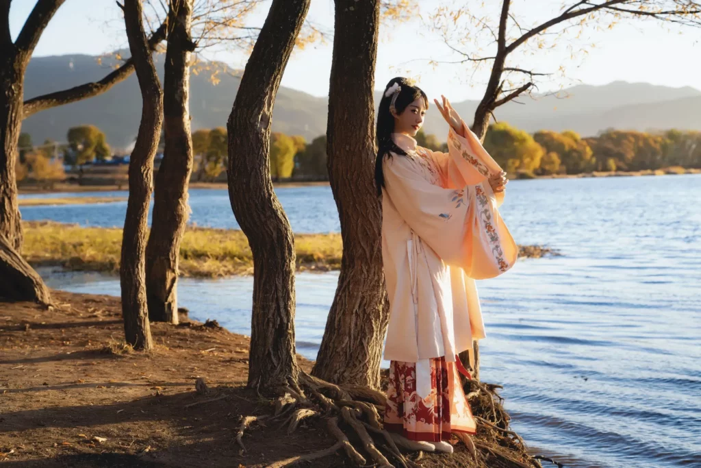 水有舟可渡，山有径可寻；所爱隔山海，山海皆可平