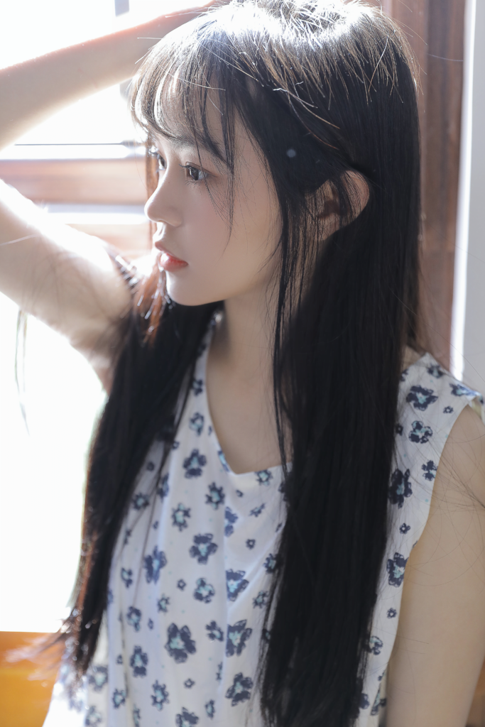 我的肩上是风，风上是闪烁的星群。