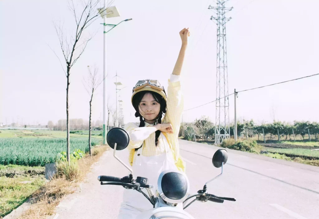 不用看日月，你就是星辰。