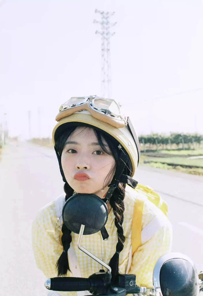 不用看日月，你就是星辰。