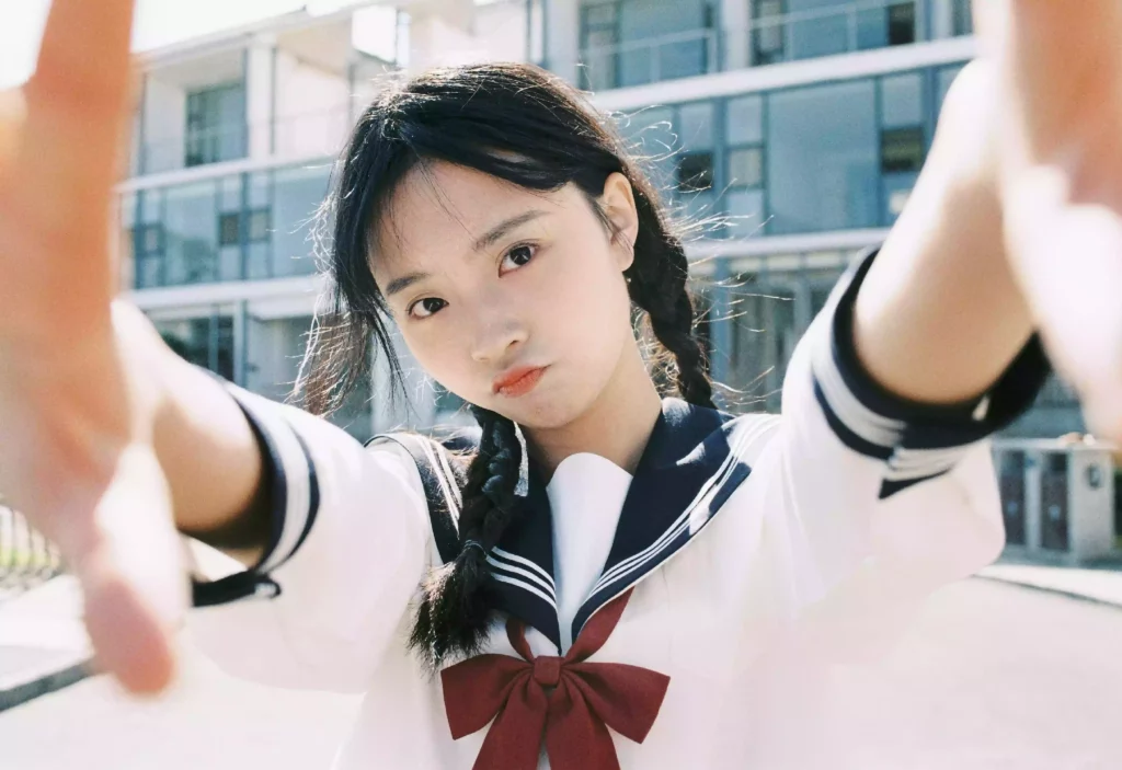 不用看日月，你就是星辰。