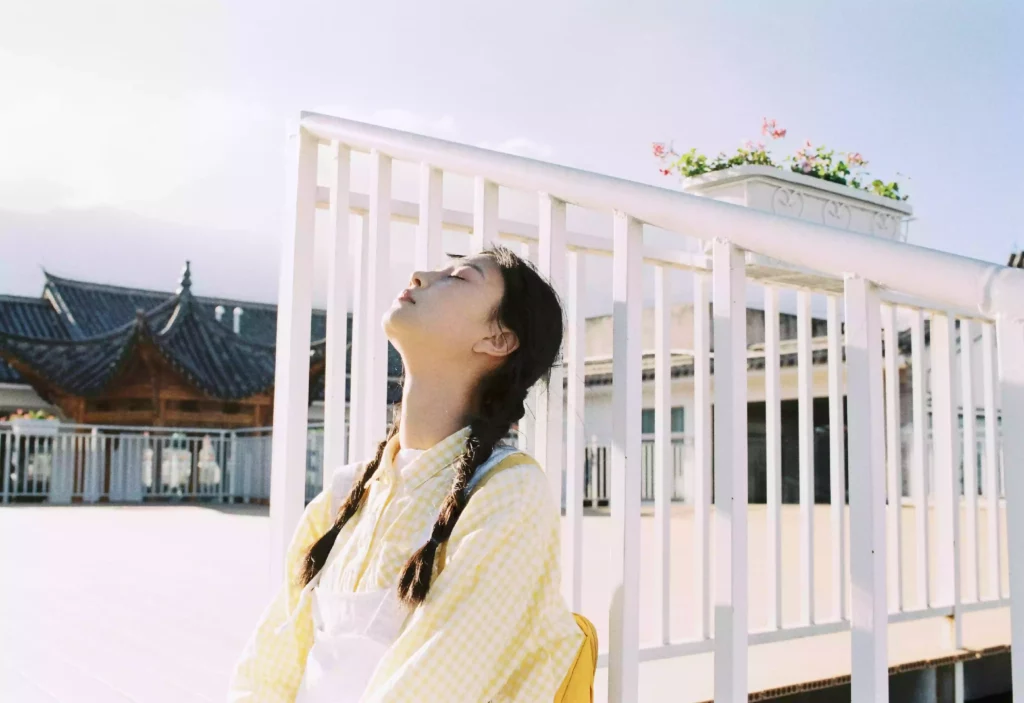 不用看日月，你就是星辰。