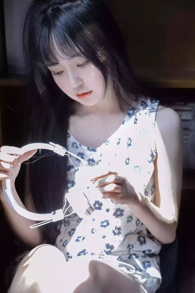 我的肩上是风，风上是闪烁的星群。