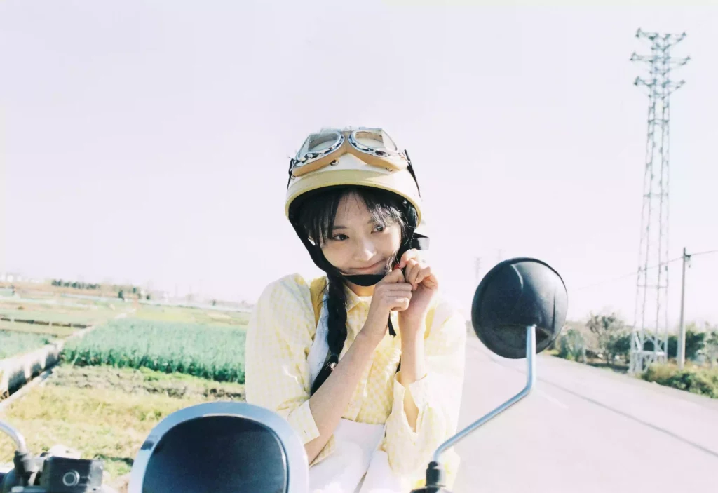 不用看日月，你就是星辰。