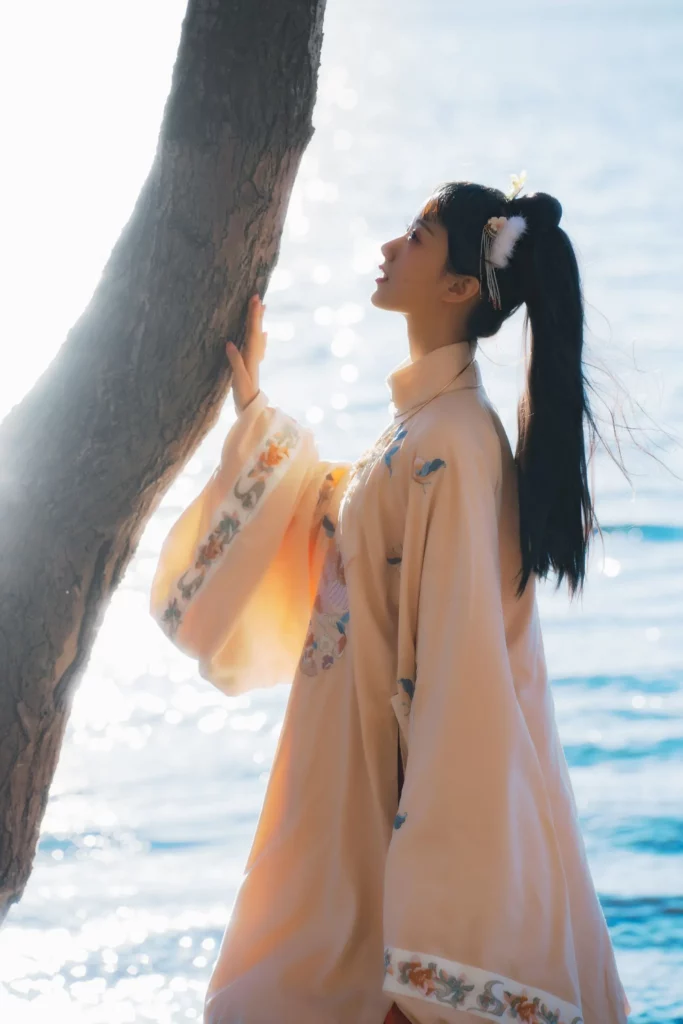 水有舟可渡，山有径可寻；所爱隔山海，山海皆可平