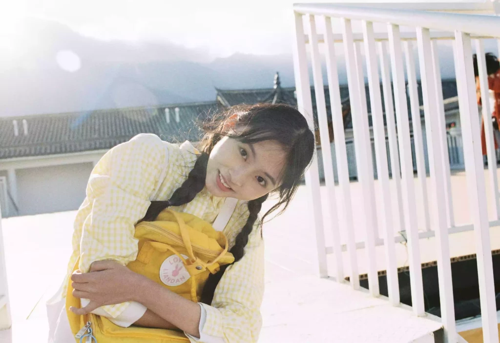 不用看日月，你就是星辰。