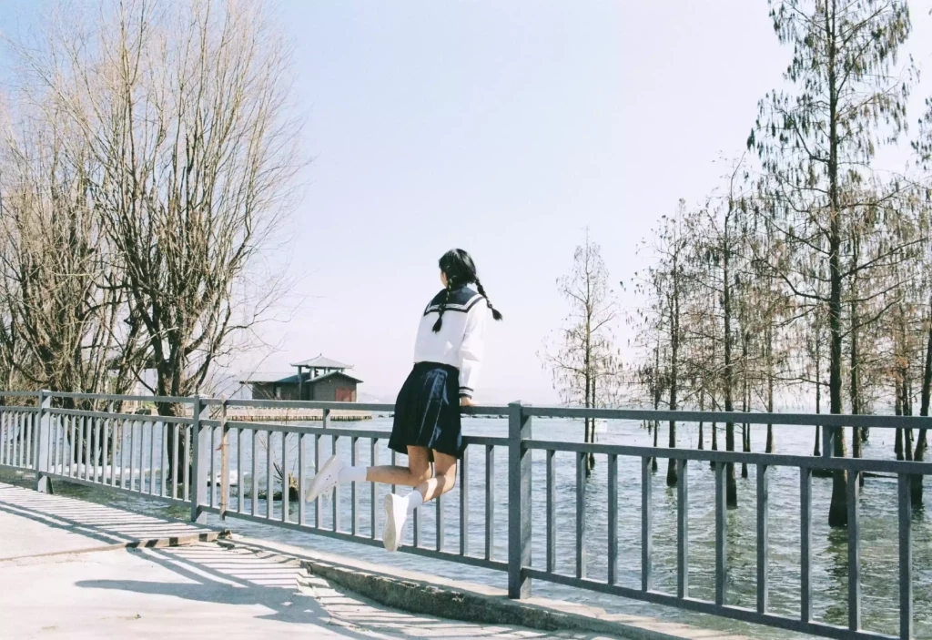 不用看日月，你就是星辰。