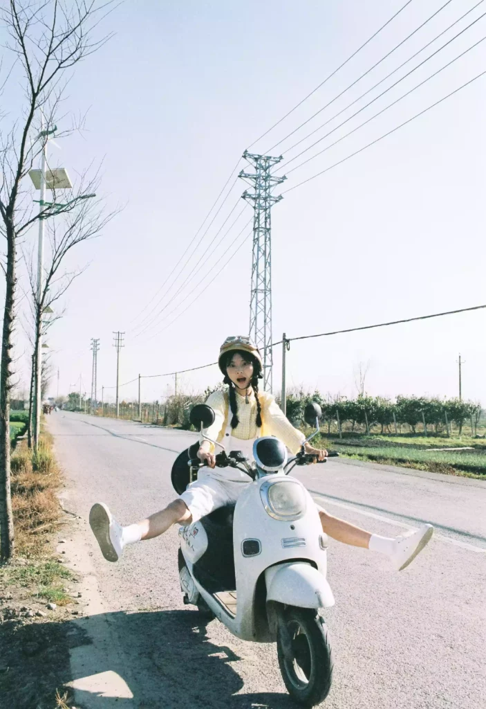 不用看日月，你就是星辰。