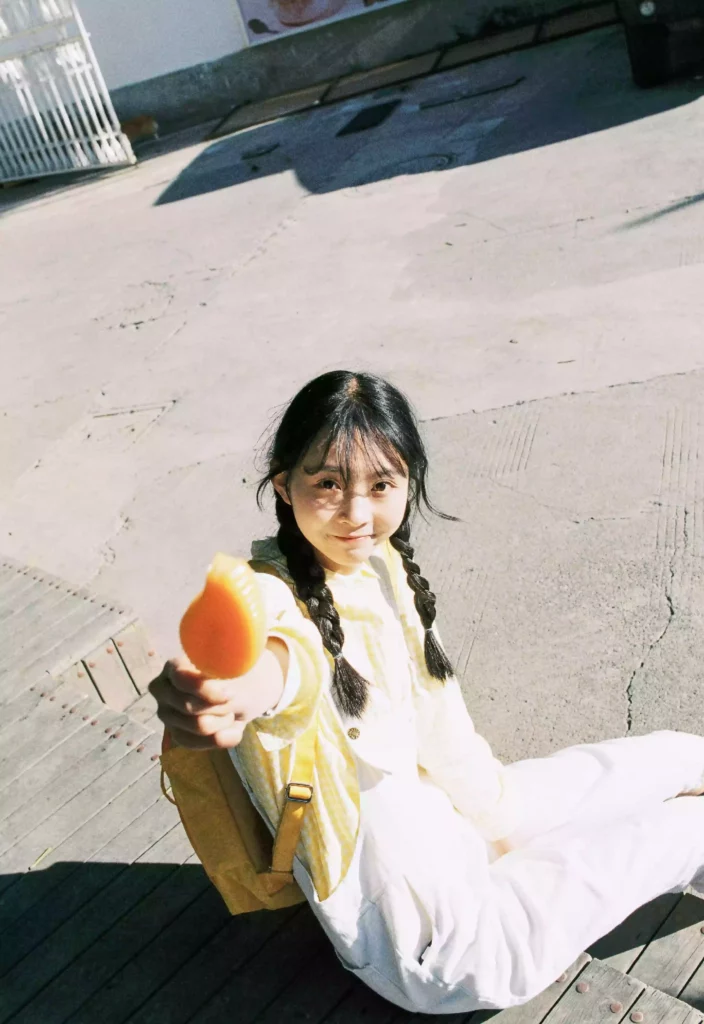 不用看日月，你就是星辰。