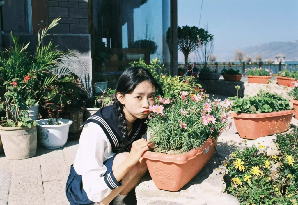 不用看日月，你就是星辰。