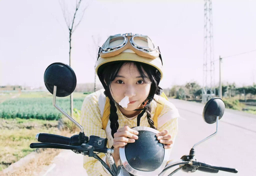 不用看日月，你就是星辰。