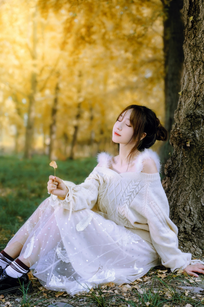 秋天的风，都是从往年吹来的。