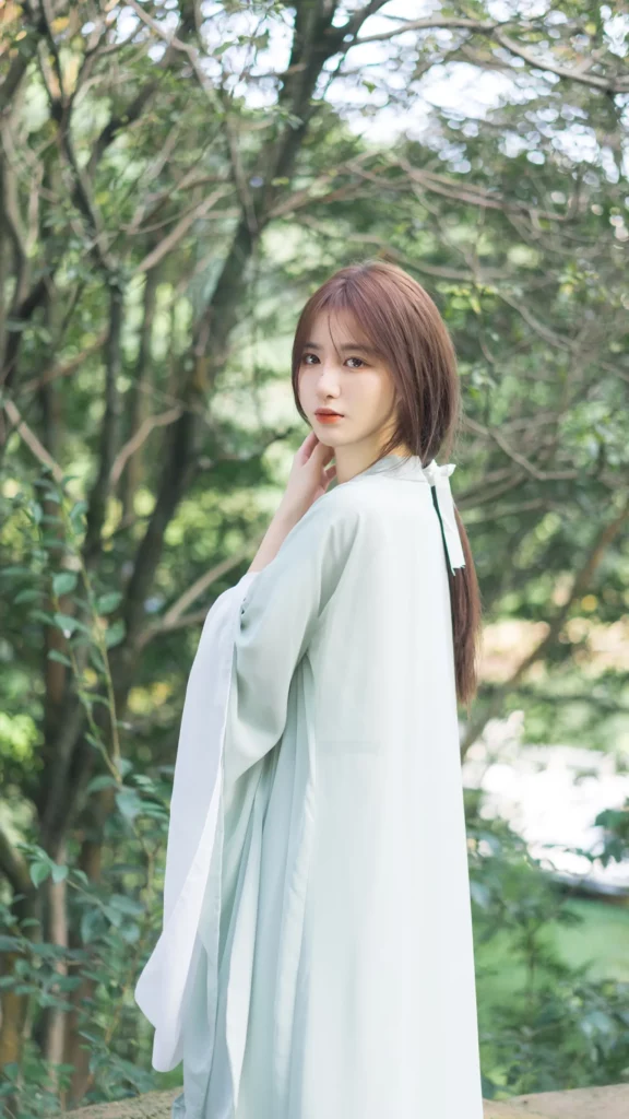 我与春风皆过客，你携秋水揽星河。