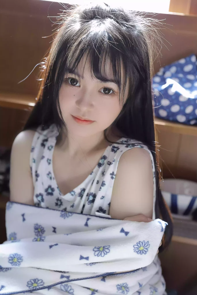 我的肩上是风，风上是闪烁的星群。