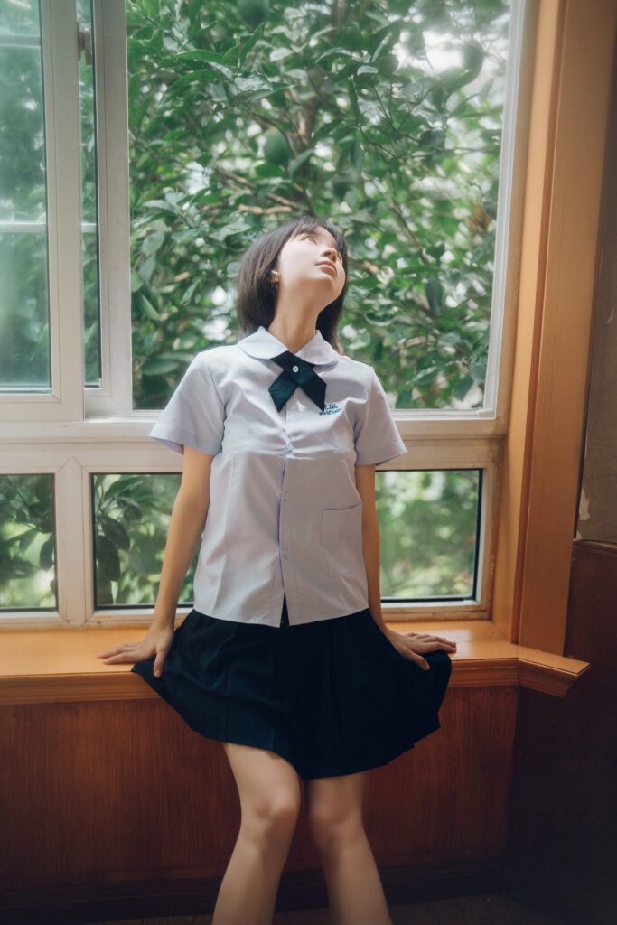 你要成为光呀，才能和那个与你相逢的人相互照亮。