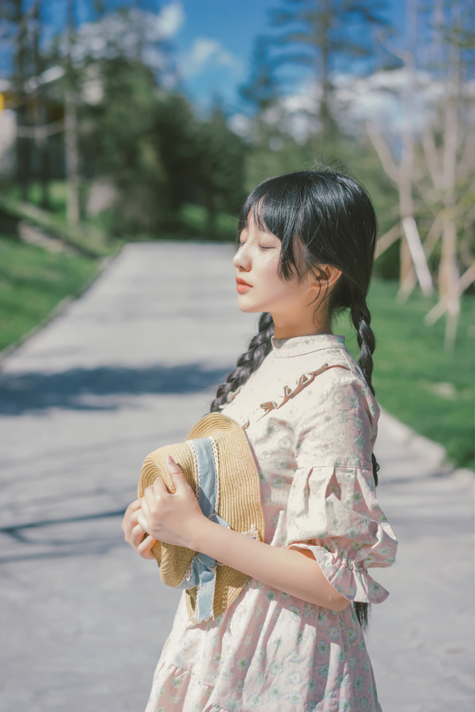 我在时光里享受温暖，我在流年里忘记花开。