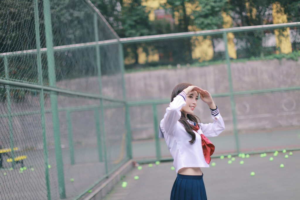 你追逐这世界，我追逐你背影。