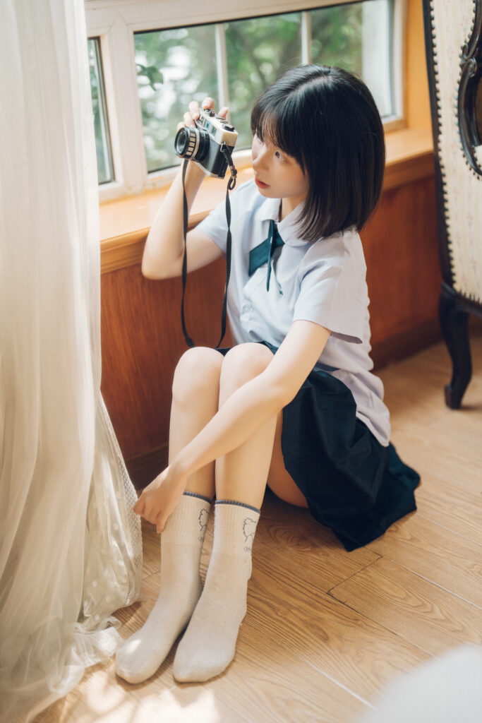 你要成为光呀，才能和那个与你相逢的人相互照亮。