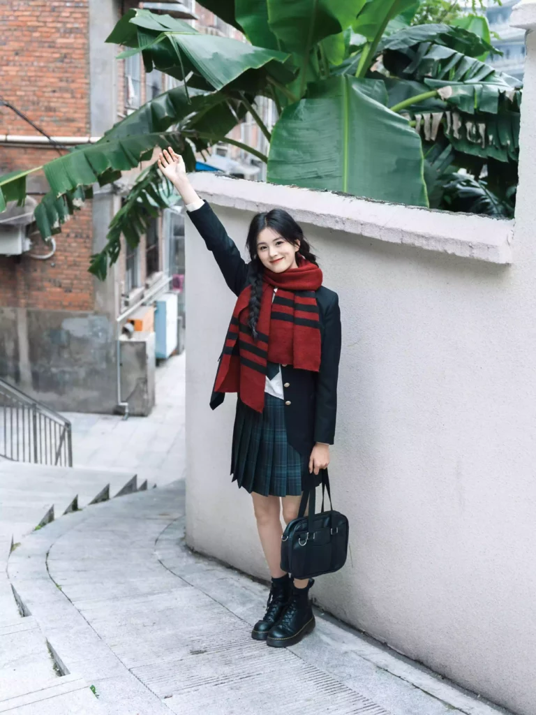 夕阳总会落在你身上，你也会快乐一场。