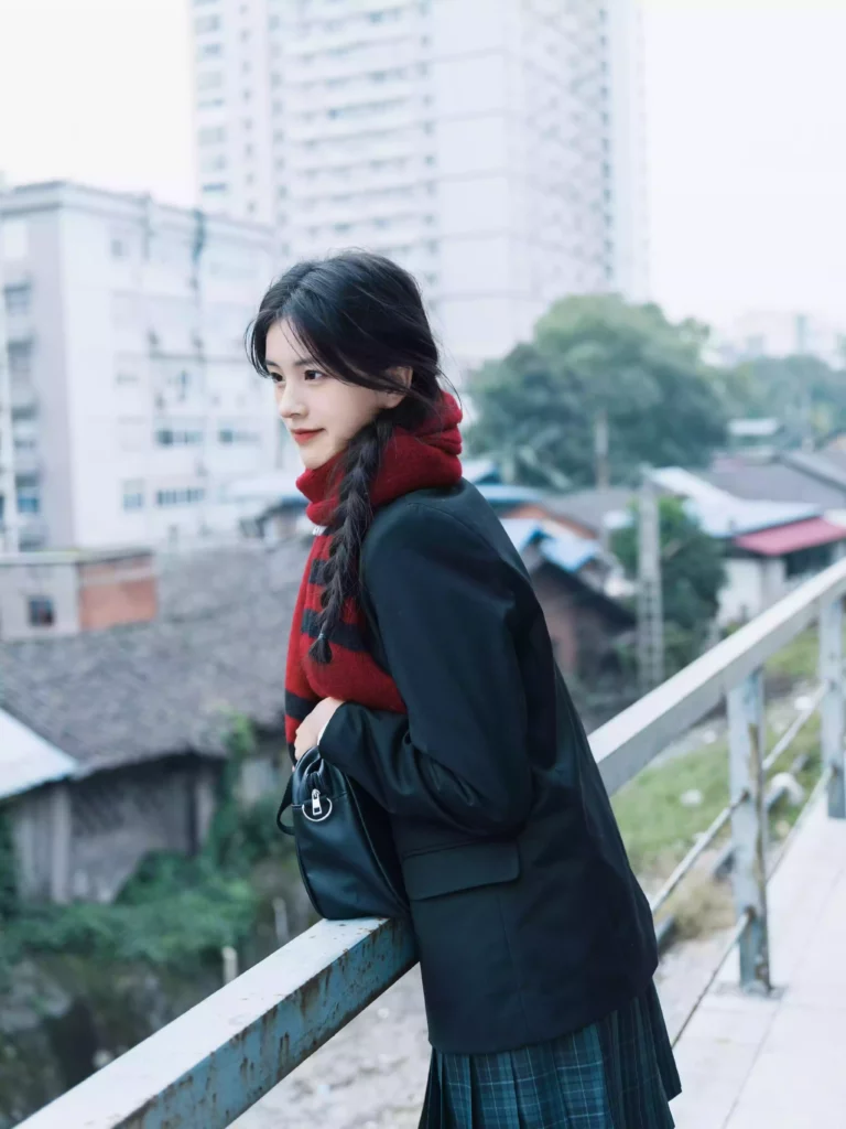 夕阳总会落在你身上，你也会快乐一场。