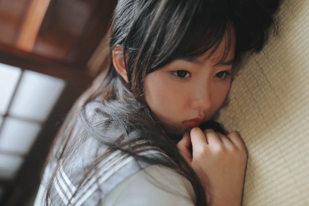 你要成为光呀，才能和那个与你相逢的人相互照亮。