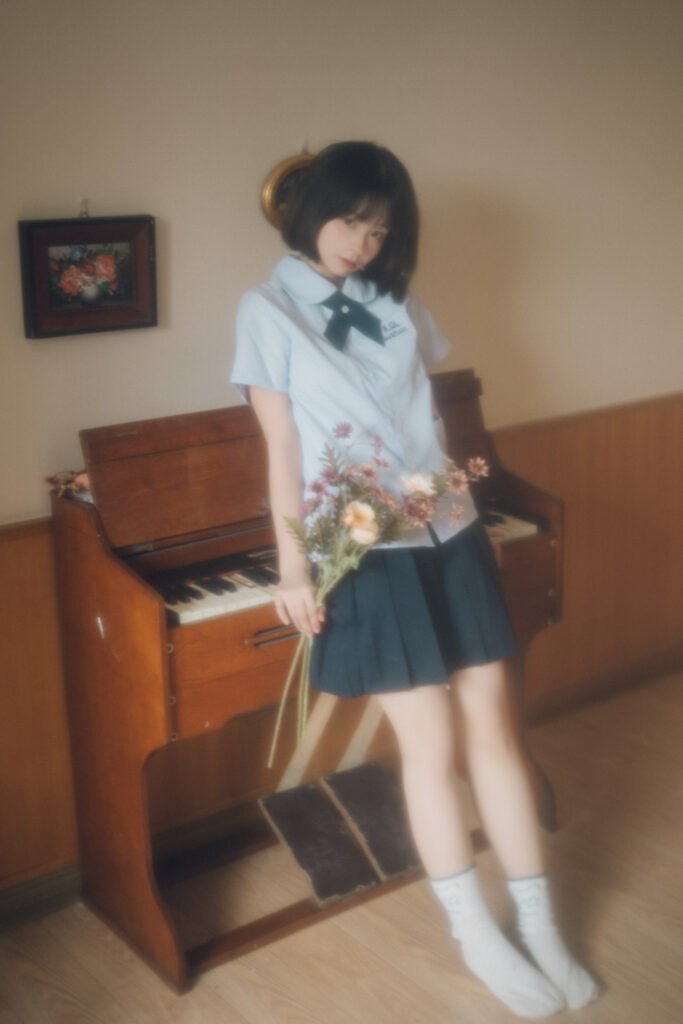 你要成为光呀，才能和那个与你相逢的人相互照亮。