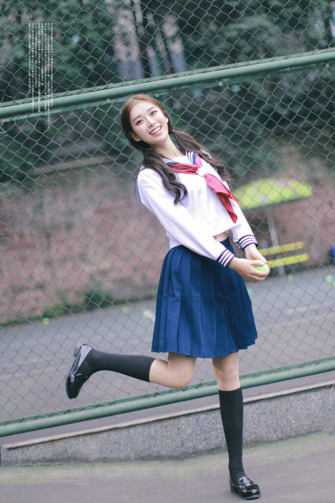 你追逐这世界，我追逐你背影。