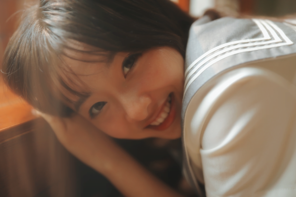 你要成为光呀，才能和那个与你相逢的人相互照亮。