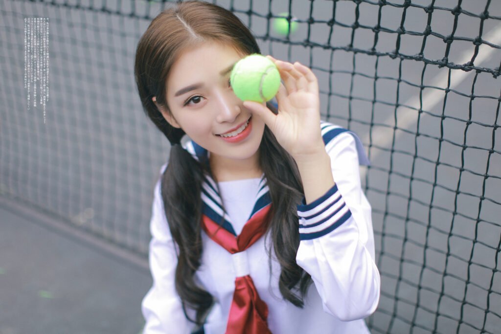 你追逐这世界，我追逐你背影。