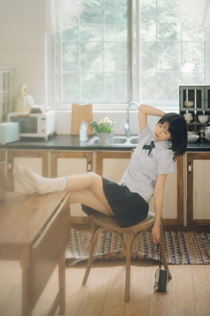 你要成为光呀，才能和那个与你相逢的人相互照亮。