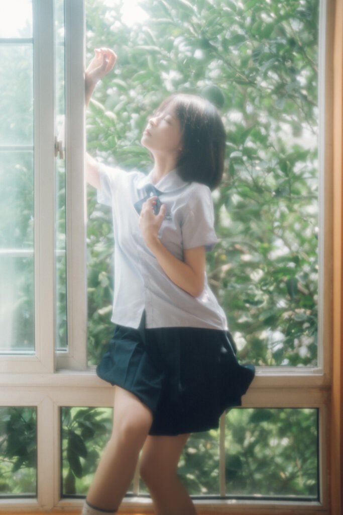 你要成为光呀，才能和那个与你相逢的人相互照亮。