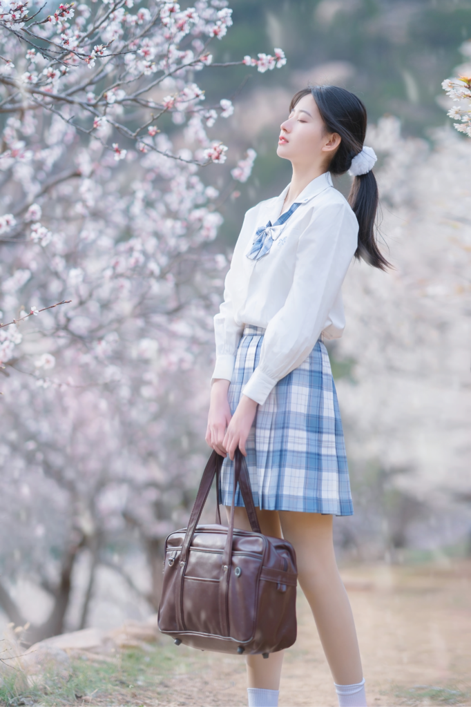 我贪恋的人间烟火，不偏不倚，全都是你。