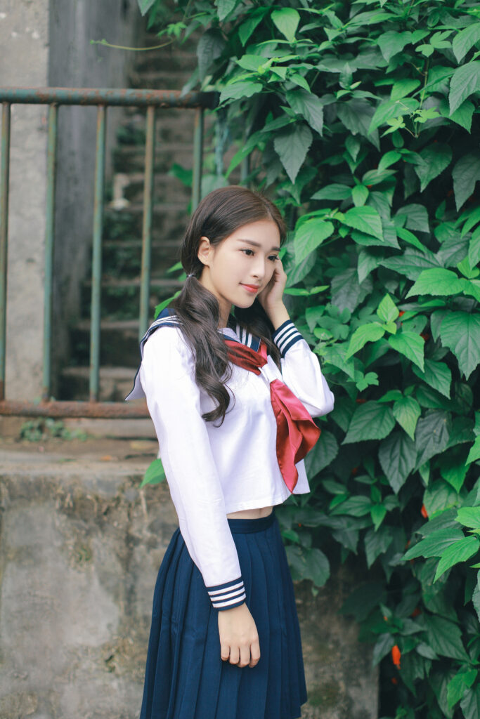 你追逐这世界，我追逐你背影。