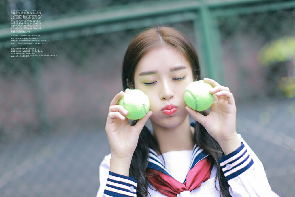 你追逐这世界，我追逐你背影。