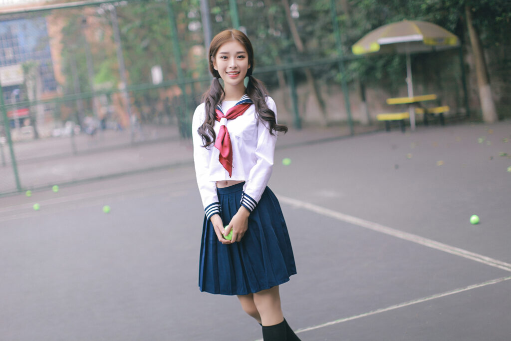 你追逐这世界，我追逐你背影。