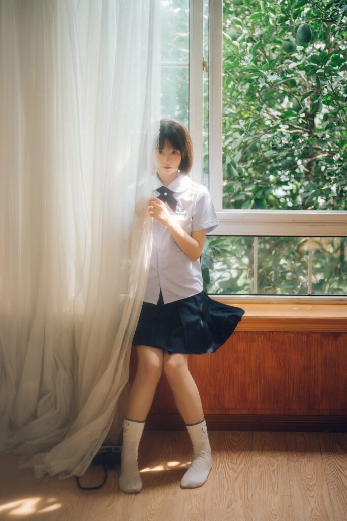 你要成为光呀，才能和那个与你相逢的人相互照亮。