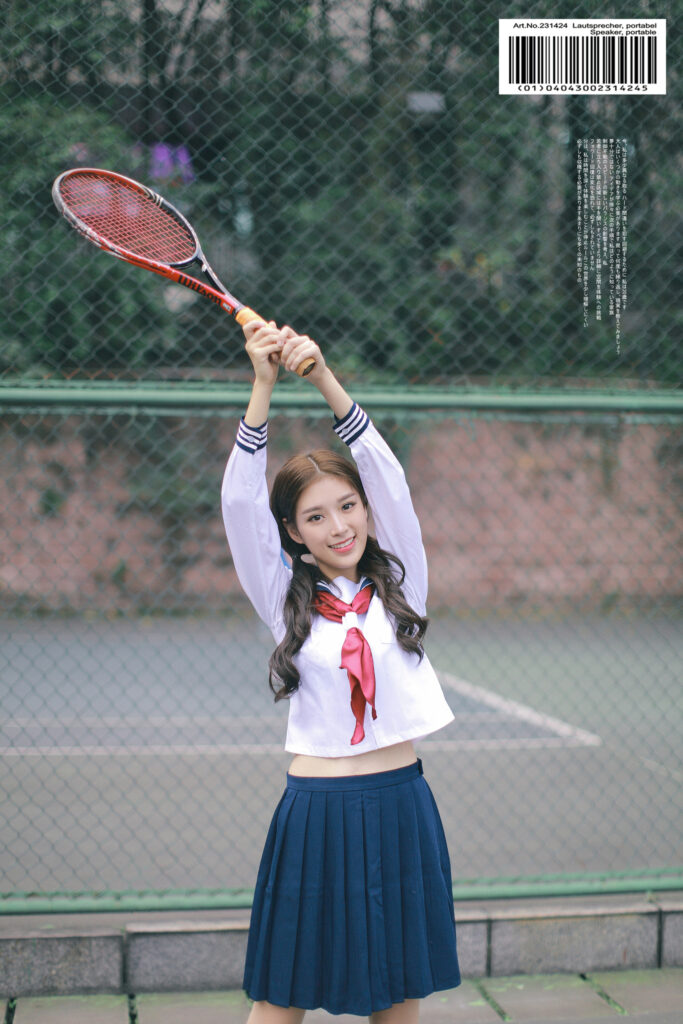 你追逐这世界，我追逐你背影。